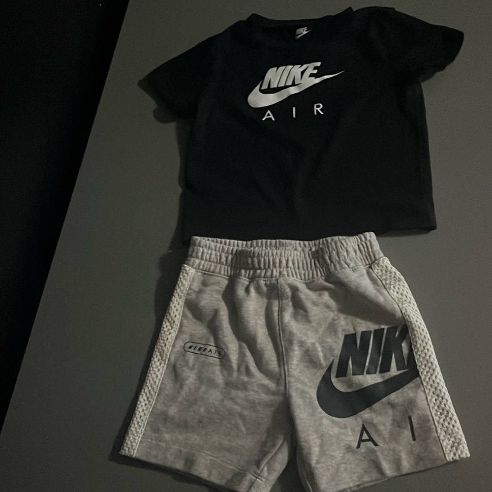 Toddlers 2 piece Nike set size 24 months